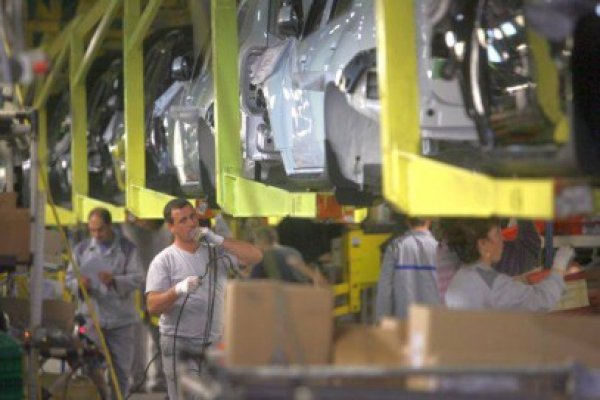 Miting al angajaţilor Dacia Renault